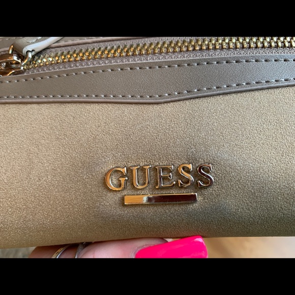Guess Wallet - Picture 3 of 3